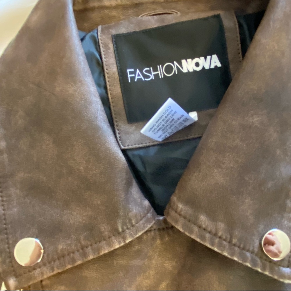 Fashion Nova Distressed Brown Cropped Faux Leather Jacket XL zippers on sleeves